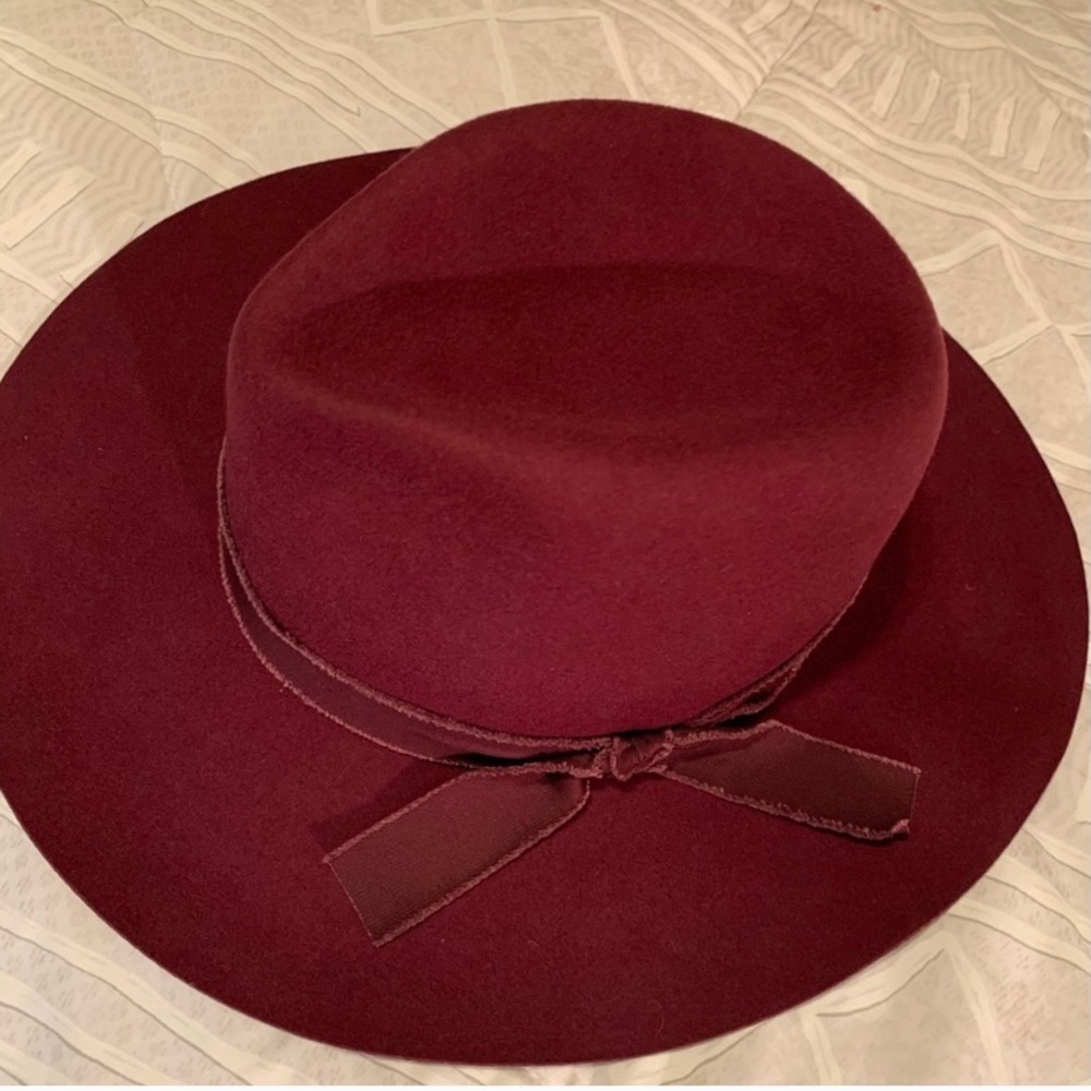 Olive &plaue burgundy wool hat.